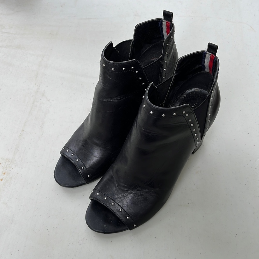 Timmy Hilfiger peep toe ankle boots size 6.5